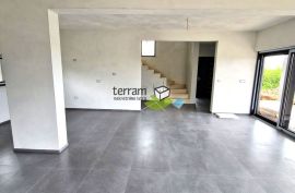 Istra, Loborika, kuća 165m2, bazen 32m2 s okućnicon 895m prodaja, Marčana, Haus