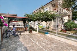 Istra, Fažana, Valbandon, samostojeća kuća 438m2 s bazenom, prodaja, Fažana, Haus