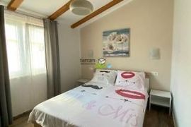 Istra, Fažana, samostojeća apartmanska kuća 360m2 s okućnicom, #prodaja, Fažana, Σπίτι