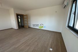 Istra, Medulin, Pomer, stan 90m2, 2SS+DB, I. kat, 2 parkinga, NOVO!!! #prodaja, Medulin, Appartement