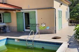 Istra, Medulin, samostojeća kuća 300m2 s bazenom, POGLED MORE!!, #prodaja, Medulin, House