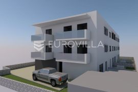 Vodice, NOVOGRADNJA, dvoetažni trosobni stan s vrtom NKP 98,78 m2, Vodice, Wohnung