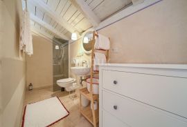 OTOK KRK, DOBRINJ - Rustikalna kuća s jacuzzijem, Dobrinj, Casa