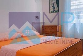 Medulin, apartmanska kuća na traženoj lokaciji, 300m od mora, Medulin, Maison