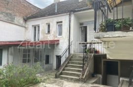 Kuća u centru Zemuna sa 6,5a placa, Zemun, House