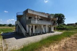 Posedarje kuća sa restoranom i tri stana 500 m2,okućnica 2500 m2, Posedarje, Casa