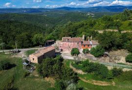 ISTRA, HUM - Idilično imanje s velikim poslovnim potencijalom, Buzet, بيت