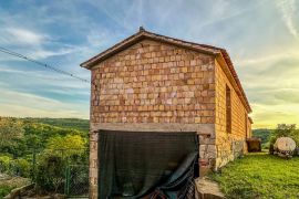 ISTRA, HUM - Idilično imanje s velikim poslovnim potencijalom, Buzet, Kuća