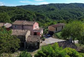 ISTRA, HUM - Idilično imanje s velikim poslovnim potencijalom, Buzet, Maison