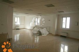 POSLOVNI PROSTOR RIJEKA CENTAR 333.20 m², Rijeka, Propiedad comercial