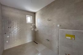 DVOETAŽNI LUKSUZNI PENTHOUSE S BAZENOM I VRTOM A5, Nin, Flat