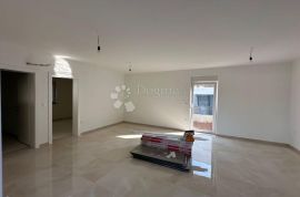 LUKSUZNI DVOETAŽNI APARTMAN  +BAZEN +VRT +2 PARKINGA B5, Nin, Διαμέρισμα