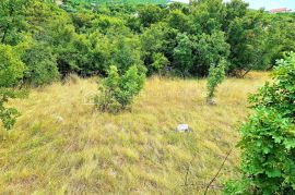 TEREN SA GRAĐEVINSKOM DOZVOLOM UDALJEN SAMO 500m OD MORA, Novi Vinodolski, Arazi