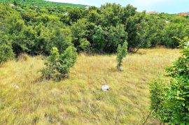 TEREN SA GRAĐEVINSKOM DOZVOLOM UDALJEN SAMO 500m OD MORA, Novi Vinodolski, Land