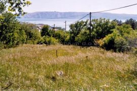 TEREN SA GRAĐEVINSKOM DOZVOLOM UDALJEN SAMO 500m OD MORA, Novi Vinodolski, Terrain