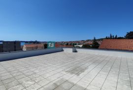 VODICE, novo, moderan stan, 2.kat, 300 m do plaže, lift, garaža, Vodice, Apartamento