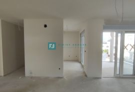 VODICE, novo, 400 m do mora, top lokacija, 1.kat, S5, Vodice, Apartamento