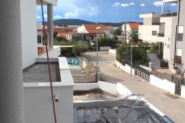 VODICE, novo, 400 m do mora, top lokacija, 1.kat, S5, Vodice, Daire