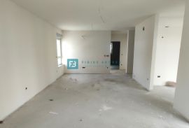 VODICE, novo, 400 m do mora, top lokacija, 1.kat, S5, Vodice, Appartement