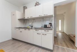 Apartmanska kuća s panoramskim pogledom na more, Poreč, Famiglia