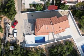 Jadranovo novogradnja sa bazenom, Crikvenica, Casa