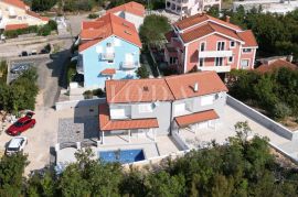 Jadranovo novogradnja sa bazenom, Crikvenica, Casa