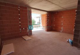 VODICE, novo, dvoetažni stan, dvorište, mirna lokacija, S2, Vodice, Apartamento