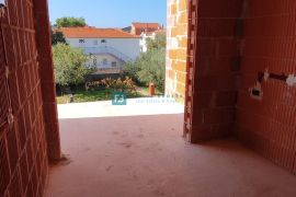 VODICE, novo, dvoetažni stan, dvorište, mirna lokacija, S2, Vodice, Kвартира