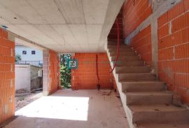 VODICE, novo, dvoetažni stan, dvorište, mirna lokacija, S1, Vodice, Apartamento