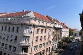 CENTAR, 120 M2 SA LIFTOM I PARKIRNIM MJESTOM, Donji Grad, Apartamento