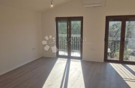 Lijep 2s+db u centru Hreljina, Bakar, Appartement