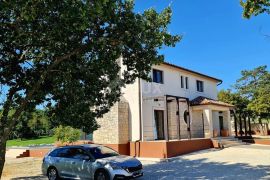 ISTRA, BARBAN - Prekrasna vila u mirnom naselju, Barban, Famiglia