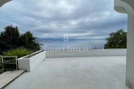 OPATIJA, stan od 224 m2 u roh bau fazi + apartman 39 m2, s panoramskim pogledom na Kvarner, Opatija, Kвартира