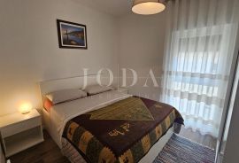 Dramalj penthouse sa garažom i zasebnim apartmanom, Crikvenica, Flat