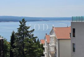 Dramalj penthouse sa garažom i zasebnim apartmanom, Crikvenica, Flat