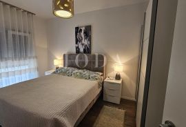 Dramalj penthouse sa garažom i zasebnim apartmanom, Crikvenica, Flat