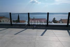 Dramalj penthouse sa garažom i zasebnim apartmanom, Crikvenica, Flat