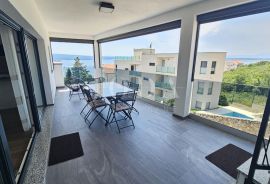 Dramalj penthouse sa garažom i zasebnim apartmanom, Crikvenica, Flat