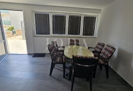 Dramalj penthouse sa garažom i zasebnim apartmanom, Crikvenica, Flat