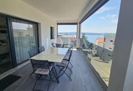 Dramalj penthouse sa garažom i zasebnim apartmanom, Crikvenica, Flat