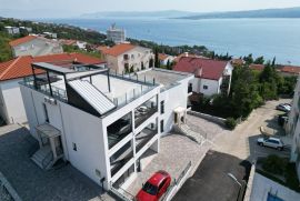 Dramalj penthouse sa garažom i zasebnim apartmanom, Crikvenica, Flat