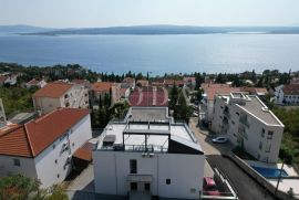 Dramalj penthouse sa garažom i zasebnim apartmanom, Crikvenica, Flat