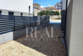 Stan 73,40m2 2S+DB+terasa 20m2 + vrt 46m2, Šibenik - Okolica, Wohnung