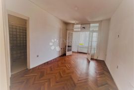 106 m2  U VLAŠKOJ SA LIFTOM, Donji Grad, Apartamento