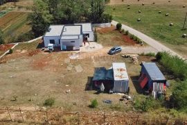 GRAĐEVINSKO ZEMLJIŠTE S PRIKLJUČCIMA STRUJE I VODE, Labin, Tierra