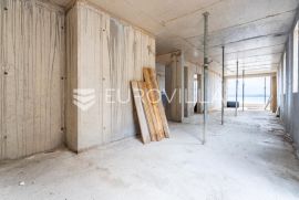 Makarska, komforan trosoban stan s vanjskim bazenom NKP 146, 16 m2, Makarska, Wohnung