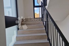 Stambeno-poslovna zgrada Jušići, Matulji, Appartement