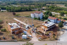 MODERNA VILA S BAZENOM U NASELJU NEDALEKO POREČA, Poreč, House