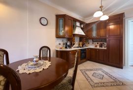 RIJEKA, CENTAR- stan, 2s + db, UREĐEN I NAMJEŠTEN!!!, Rijeka, Apartamento