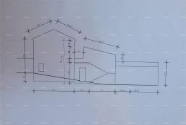 Kuća Kuća s pomoćnim objektom. Medulin., Medulin, House